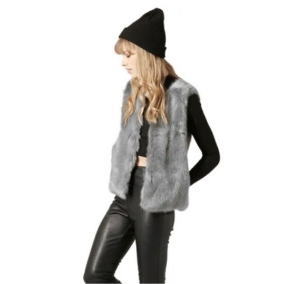 Topshop Burgundy Faux Fur Vest - Picture 6 of 7